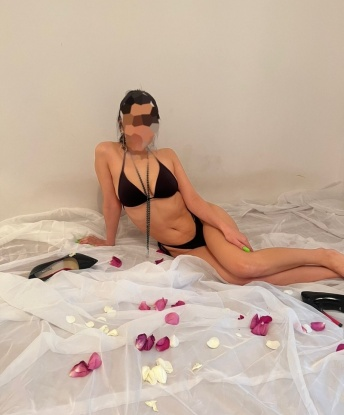 🦋 Живу в Москве и готова стать твоим личным оазисом наслаждения. 💋
Я истинная мастерица в искусстве соблазнения, мое обаяние и опыт покорят даже самых требовательных гурманов. Вместе мы окунемся в мир запретных удовольствий, где все твои мечты сбудутся. 😈
Мои услуги включают все, что ты только пожелаешь: от страстных эротических массажей и ролевых игр до разнообразных сексуальных экспериментов. 🌶️ Мой улыбчивый характер и нежные руки доставят тебе божественное наслаждение. 💫
Моими постоянными клиентами отмечают мою невероятную привлекательность и умение проникнуть в самую глубину их желаний. Отзывы о моей работе говорят сами за себя – я настоящая звезда в своем деле! ⭐
Погрузись в мир сладострастных наслаждений со мной и украденные мгновения станут самыми запоминающимися моментами в твоей жизни! 🌹 Не упускай возможность испытать истинный эротический фейерверк со мной в Москве! 🔥 Елизавета